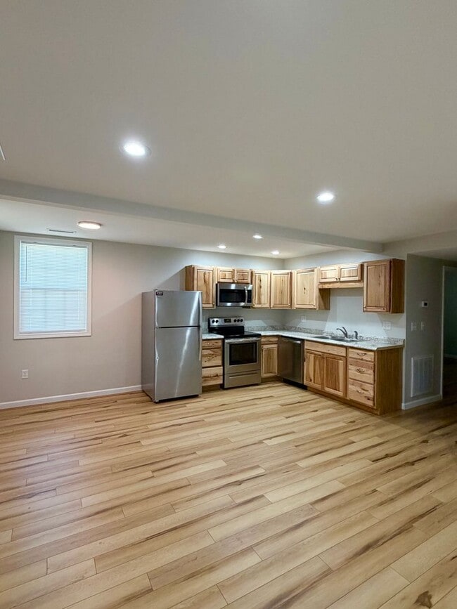 210 Rhodes St in Hendersonville, NC - Building Photo - Building Photo