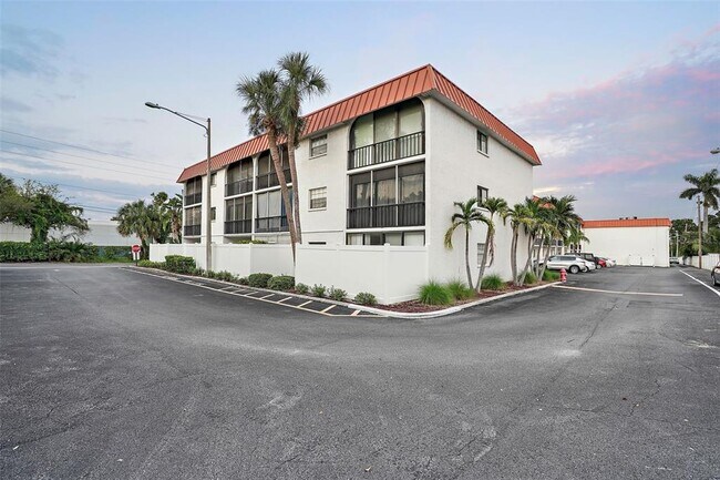 10540 77th Terrace in Seminole, FL - Building Photo - Building Photo