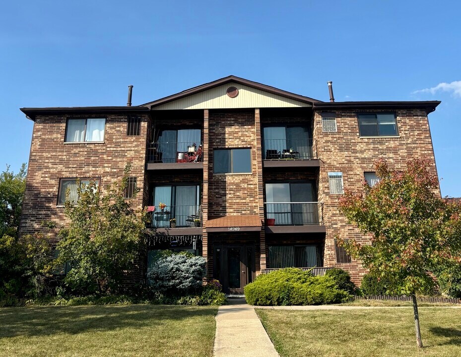 14949 Lake View Dr in Orland Park, IL - Building Photo