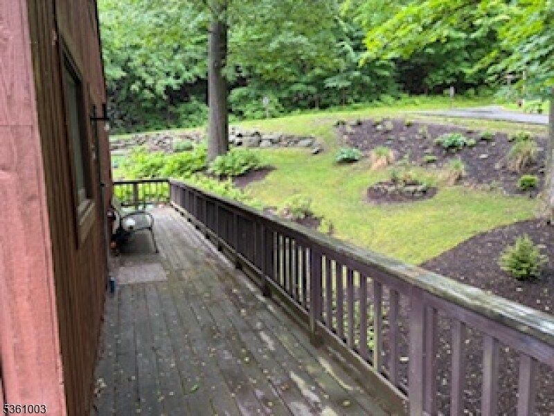 1 Gray Rock Dr in Vernon, NJ - Foto de edificio