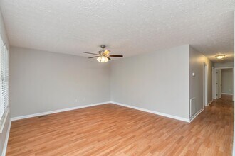 2005 Bernhurst Dr in Knoxville, TN - Building Photo - Building Photo