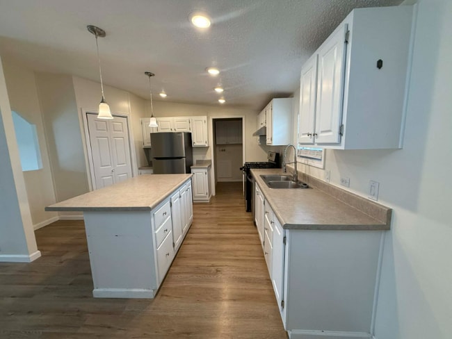 property at 3319 Ridgewood Ave