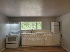1140 SW Stamm Pl in Corvallis, OR - Building Photo - Building Photo