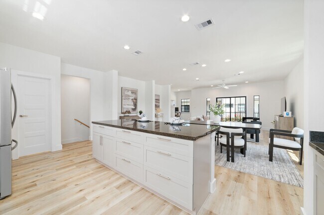 11916 S Hoa Sen Cir in Houston, TX - Foto de edificio - Building Photo