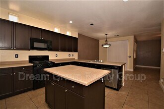 10584 W Moultrie Ave in Las Vegas, NV - Building Photo - Building Photo