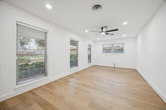 2223 Latexo Dr in Houston, TX - Building Photo - Building Photo