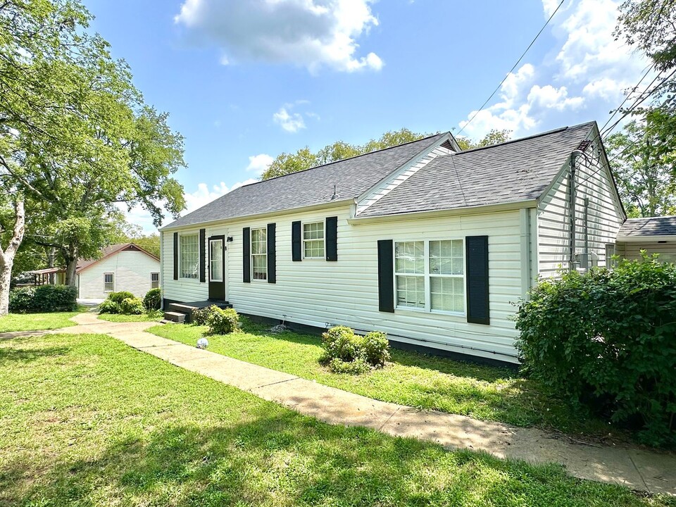 330 Cumberland Ave in Nashville, TN - Building Photo