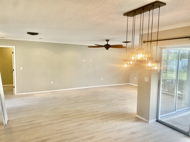 8127 Timber Lake Ln in Sarasota, FL - Building Photo - Building Photo