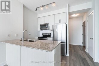 3975 Grand Park Dr in Mississauga, ON - Building Photo - Building Photo