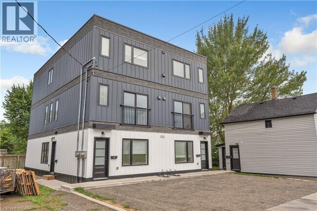 133 Durham St in Port Colborne, ON - Building Photo - Building Photo
