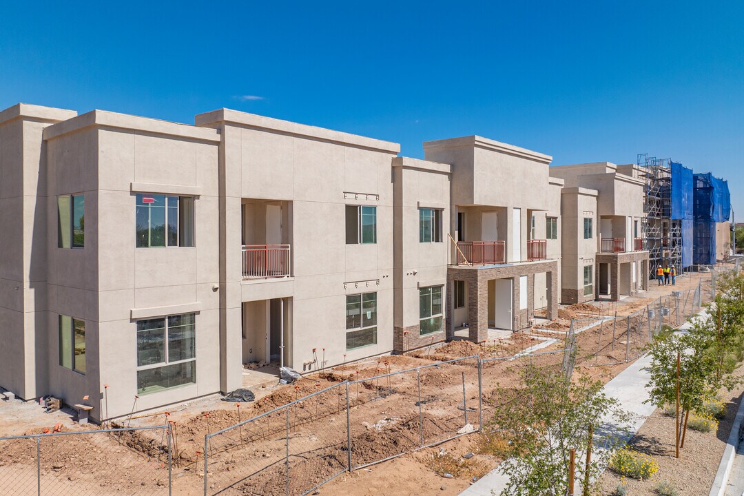 Marlowe Peoria Place in Peoria, AZ - Building Photo
