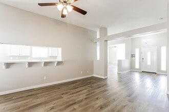 5813 Grand Heritage St in Las Vegas, NV - Foto de edificio - Building Photo