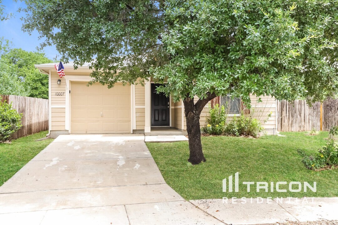 10007 Emerald Sun in San Antonio, TX - Building Photo