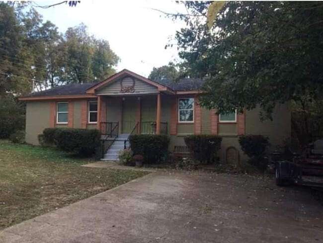 562 Westmoreland Pl in Jackson, TN - Building Photo - Building Photo