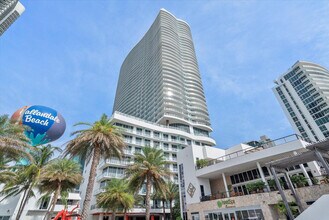 4111 S Ocean Dr in Hollywood, FL - Building Photo - Building Photo