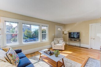 2243 Woolsey St in Berkeley, CA - Building Photo - Building Photo