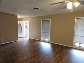 2100 Colby Dr in Baytown, TX - Building Photo - Building Photo