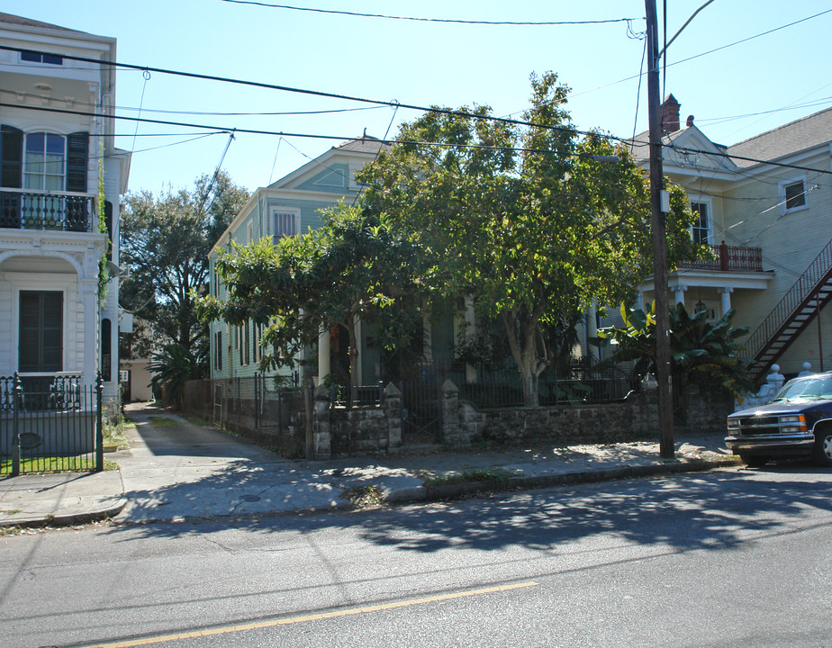 2358 Magazine St in New Orleans, LA - Building Photo