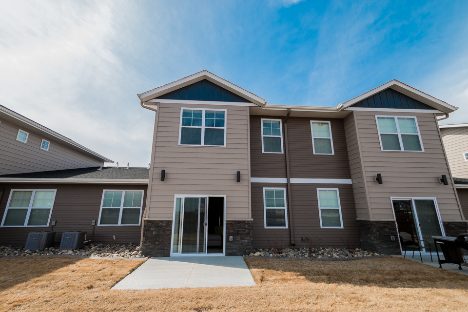 The Retreat at Urban Plains Townhomes in Fargo, ND - Foto de edificio