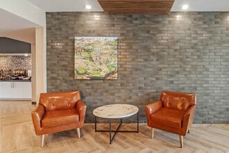 Furnished Studio-Asheville in Asheville, NC - Foto de edificio - Building Photo
