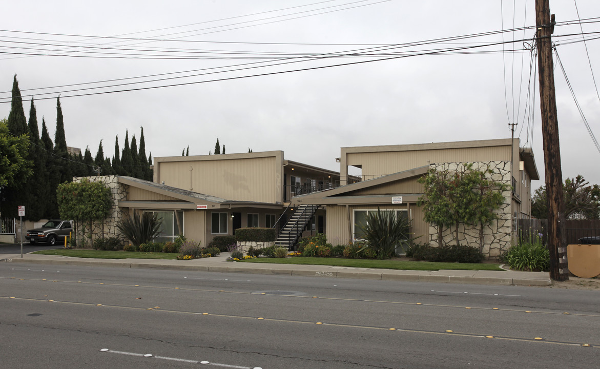 825-829 S East St in Anaheim, CA - Building Photo