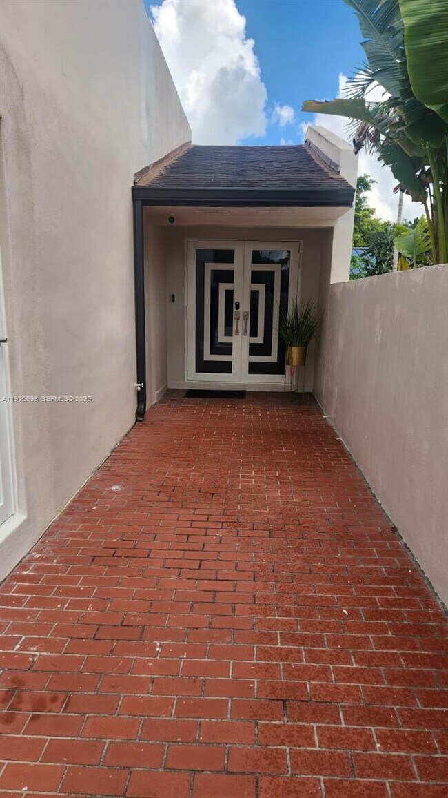 11521 SW 80th Terrace in Miami, FL - Building Photo - Building Photo