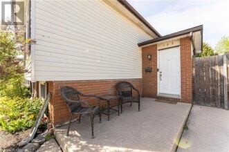 185 Bellingham Dr in Hamilton, ON - Building Photo - Building Photo
