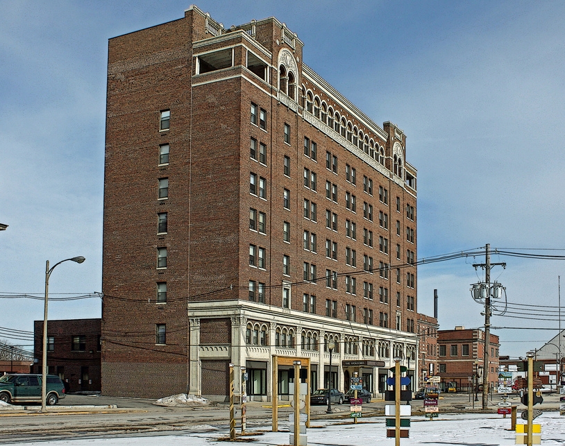 Wolford Apartments in Danville, IL - Building Photo