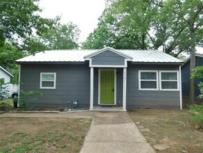 2301 Bolivar St in Denton, TX - Building Photo - Building Photo