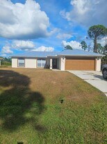 7450 Blutter Rd in North Port, FL - Building Photo