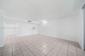 8035 SW 107th Ave in Miami, FL - Building Photo - Building Photo