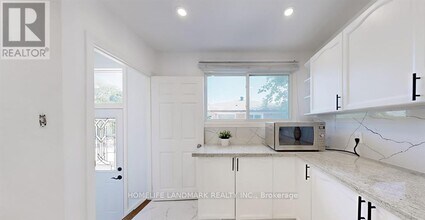 246 Beechy Dr in Richmond Hill, ON - Building Photo - Building Photo