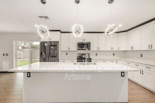 2201 E Montecito Ave in Phoenix, AZ - Building Photo