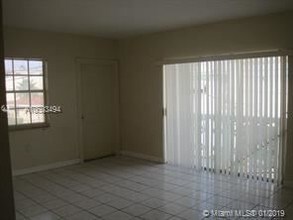 543 Meridian Ave in Miami Beach, FL - Foto de edificio - Building Photo