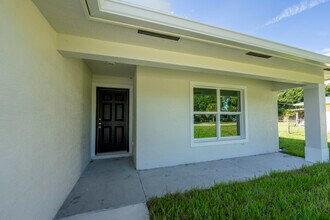 7401 Donlon Rd in Fort Pierce, FL - Building Photo - Building Photo