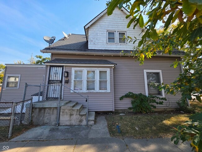 property at 2 E Washington St
