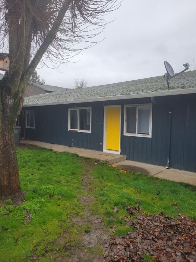 8723-8723 SE Reedway St