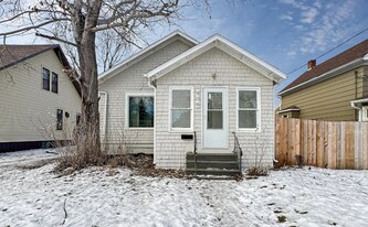 906 12th St N in Fargo, ND - Building Photo