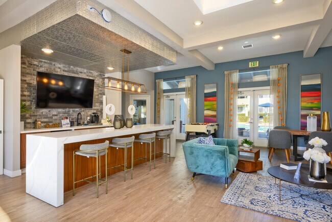 The Summit at Chino Hills Apartment Homes in Chino Hills, CA - Foto de edificio - Building Photo