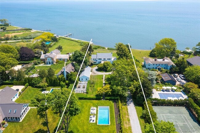 5 Thorn Hedge Rd in Bellport, NY - Building Photo - Building Photo