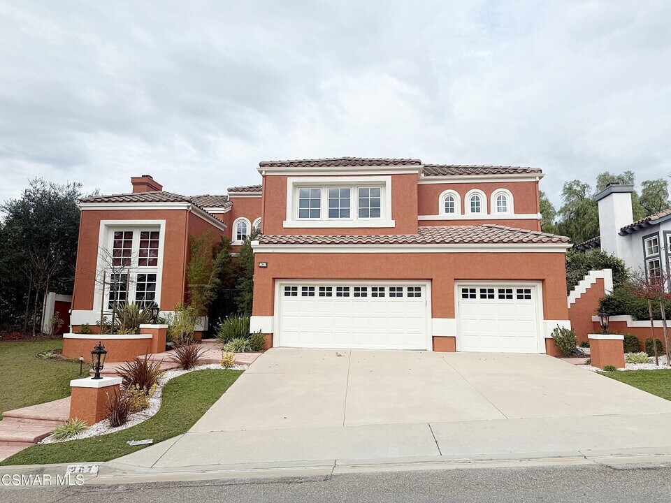 267 High Meadow St in Simi Valley, CA - Building Photo