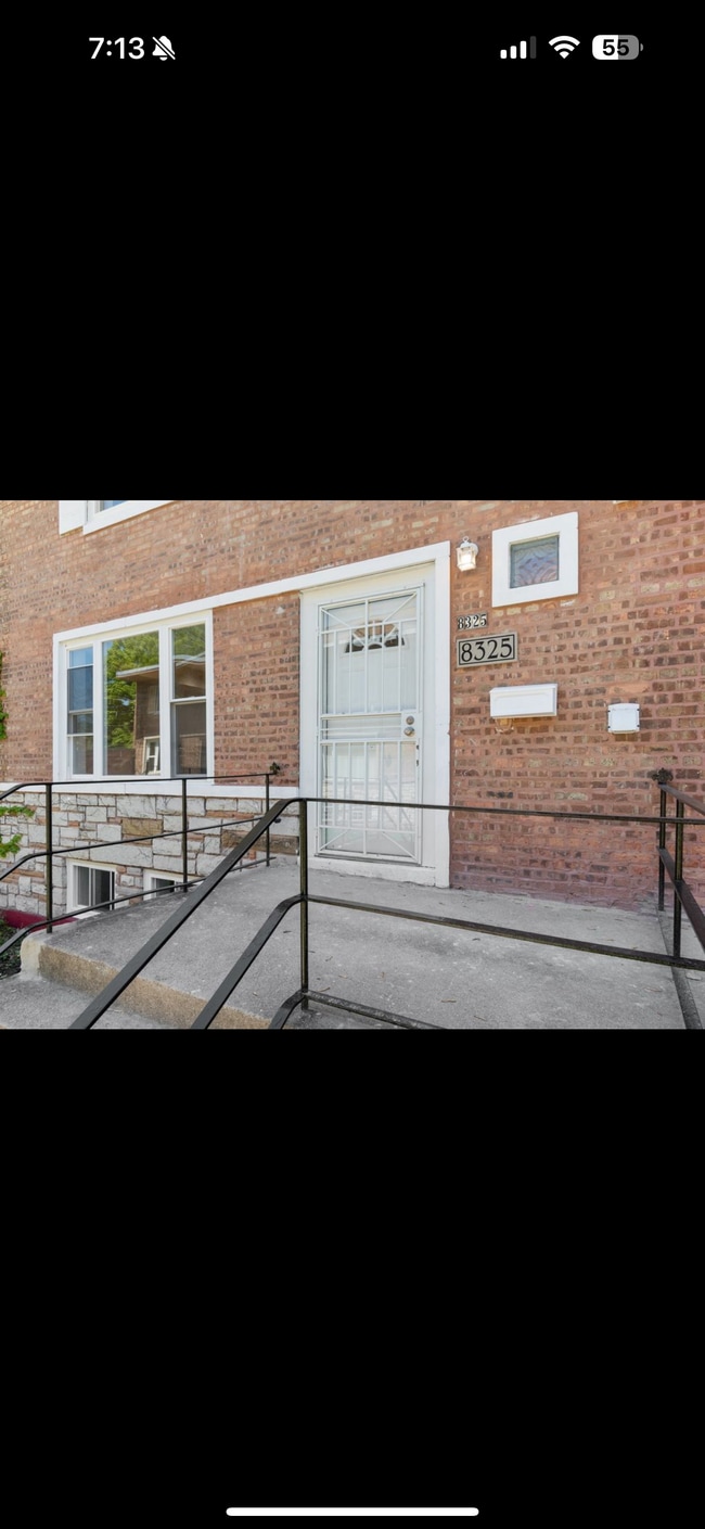8325 S Ingleside Ave in Chicago, IL - Building Photo - Building Photo