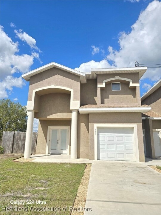 359 Flamingo Rd NE in Lake Placid, FL - Building Photo
