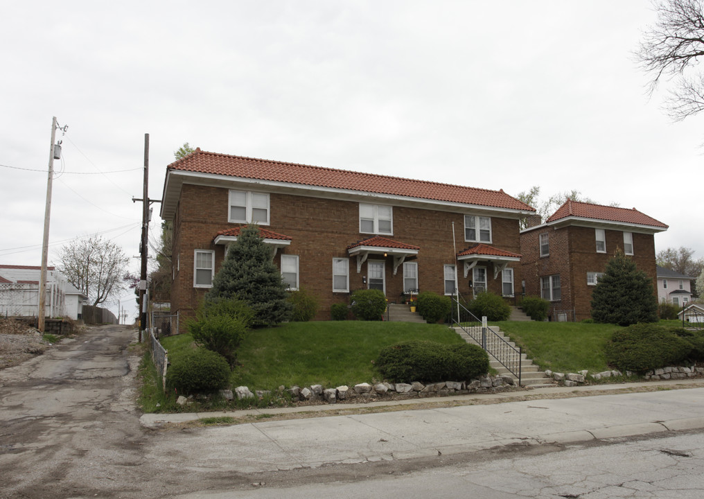 Dundee Townhomes in Omaha, NE - Building Photo