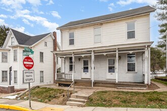 324 Armstrong St, Unit A in Halifax, PA - Foto de edificio - Building Photo