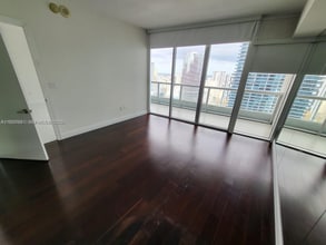 485 Brickell Ave, Unit 4103 in Miami, FL - Foto de edificio - Building Photo