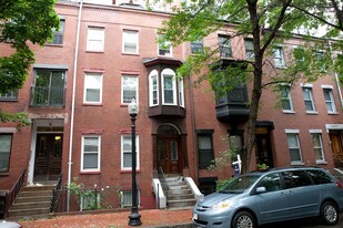 209 W Springfield St in Boston, MA - Building Photo