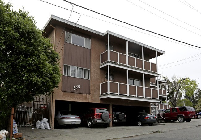 550 Fairmount Ave in Oakland, CA - Foto de edificio - Building Photo