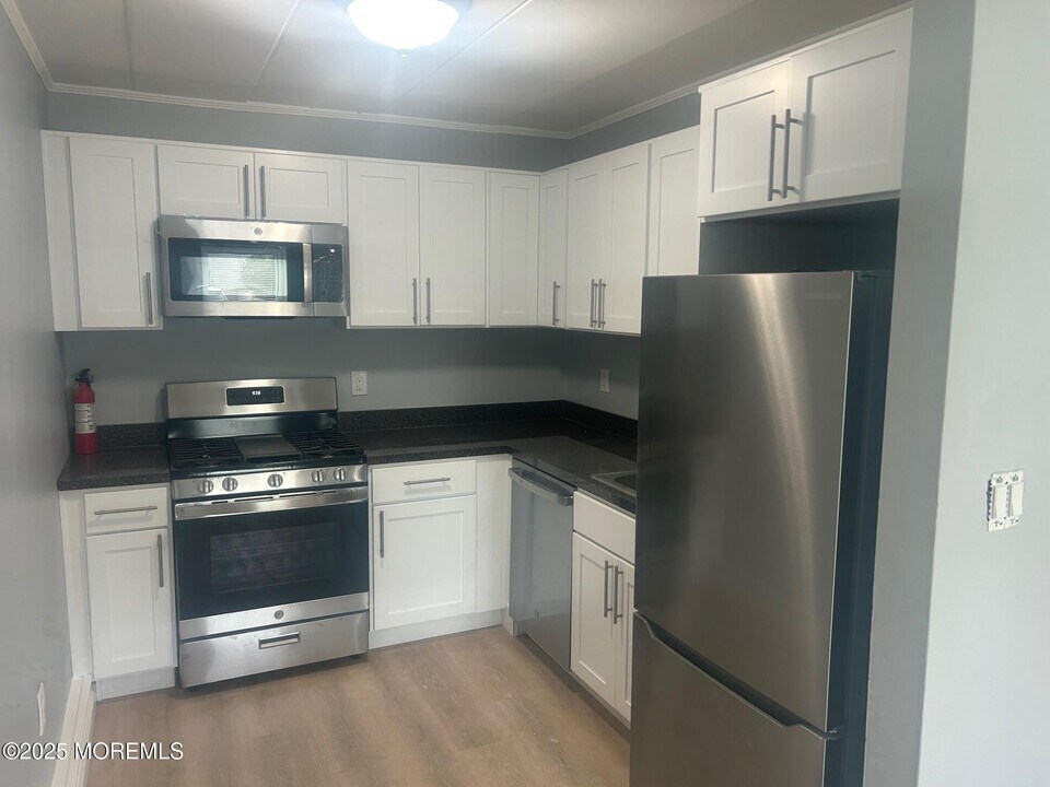 1701 E St in Lake Como, NJ - Building Photo
