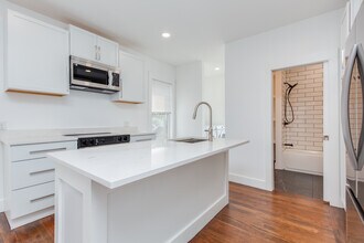 10 Stark St, Unit 10-2 in Nashua, NH - Foto de edificio - Building Photo